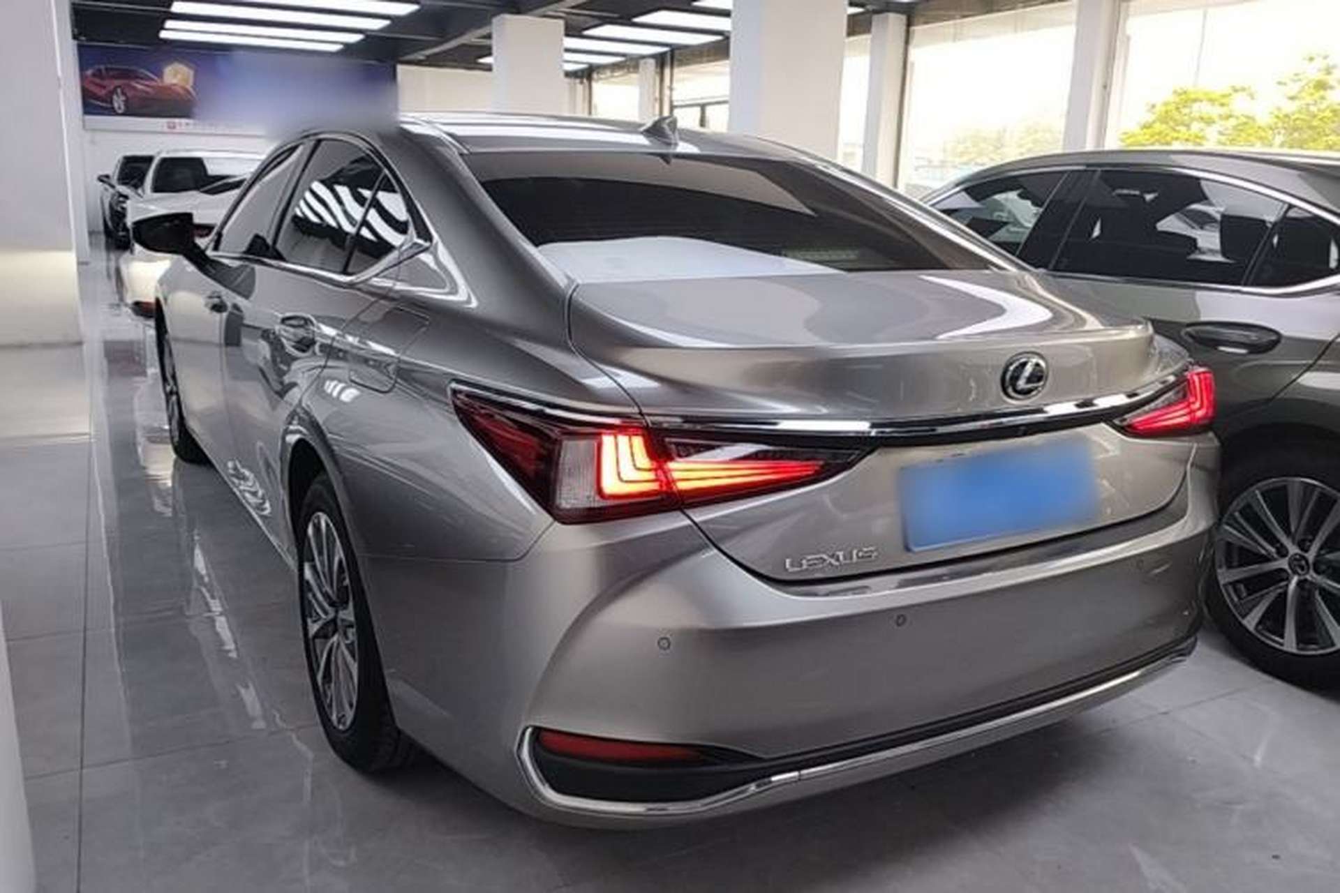 Used Lexus ES 2024 200 Premium Edition Rear Left 45 Deg