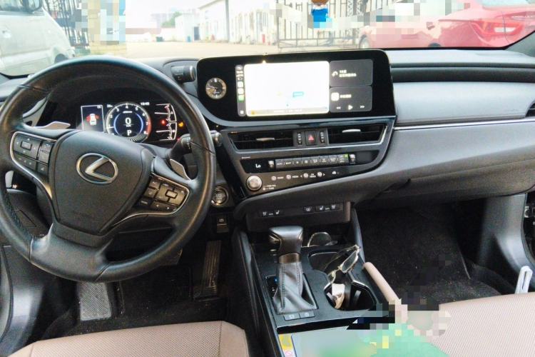 Used Lexus ES 2024 200 Premium Edition Center Console