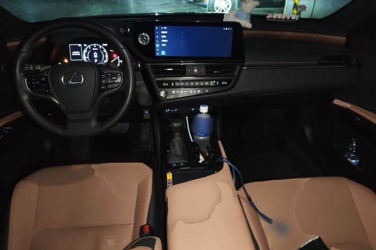 Used Lexus ES 2024 200 Premium Edition Center Console