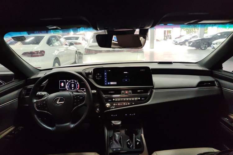Used Lexus ES 2024 200 Premium Edition Center Console