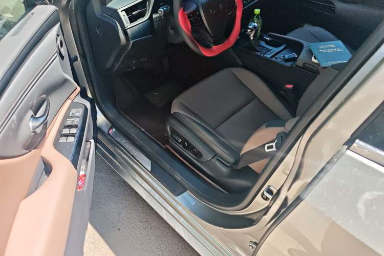 Used Lexus ES 2024 200 Premium Edition Driver Seat