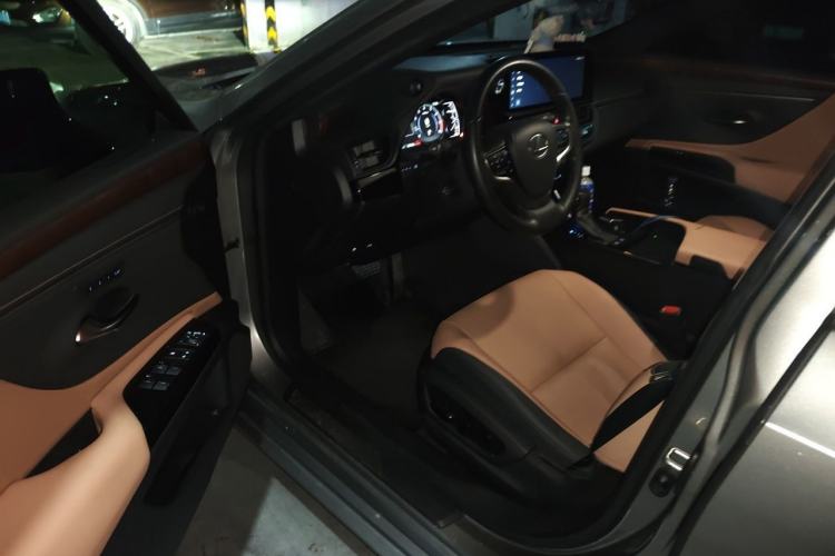 Used Lexus ES 2024 200 Premium Edition Driver Seat