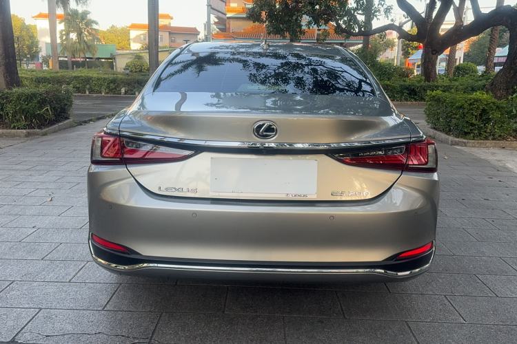Used Lexus ES 2024 200 Premium Edition Exterior 5