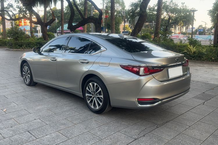 Used Lexus ES 2024 200 Premium Edition Exterior 6