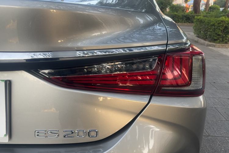Used Lexus ES 2024 200 Premium Edition Exterior 9