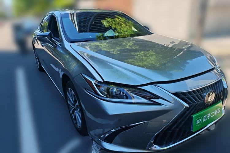 Used Lexus ES 2024 200 Premium Edition Front Right 45 Deg