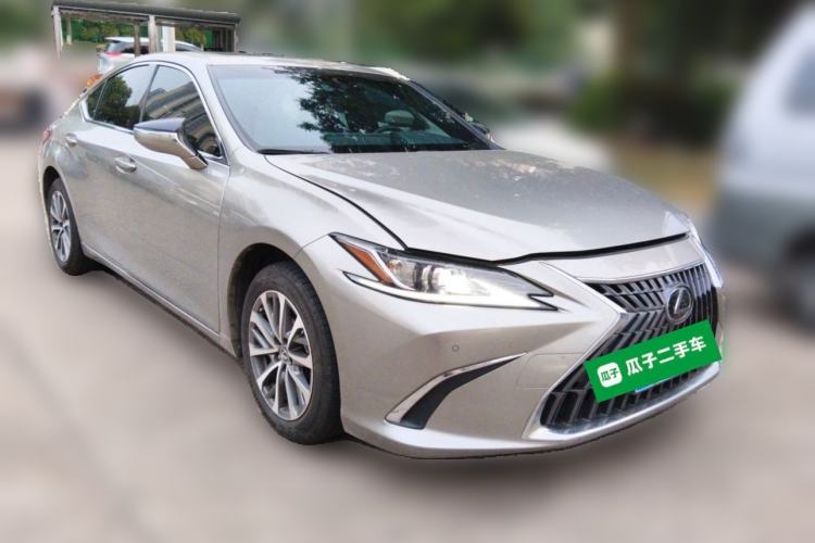 Used Lexus ES 2024 200 Premium Edition Front Right 45 Deg