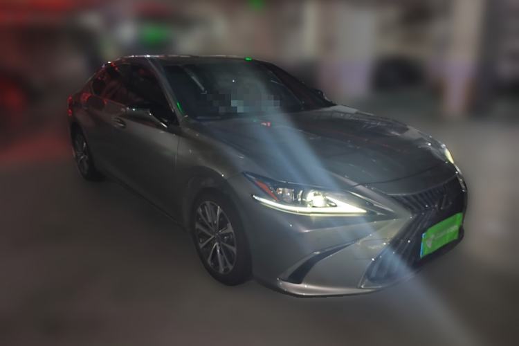 Used Lexus ES 2024 200 Premium Edition Front Right 45 Deg