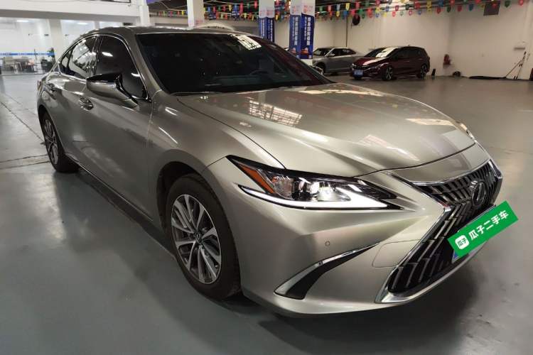 Used Lexus ES 2024 200 Premium Edition Front Right 45 Deg
