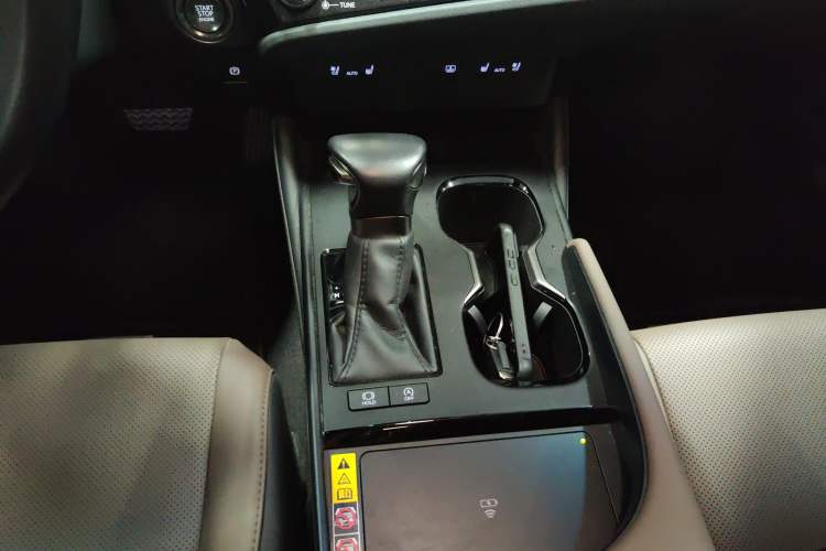 Used Lexus ES 2024 200 Premium Edition Gear Lever