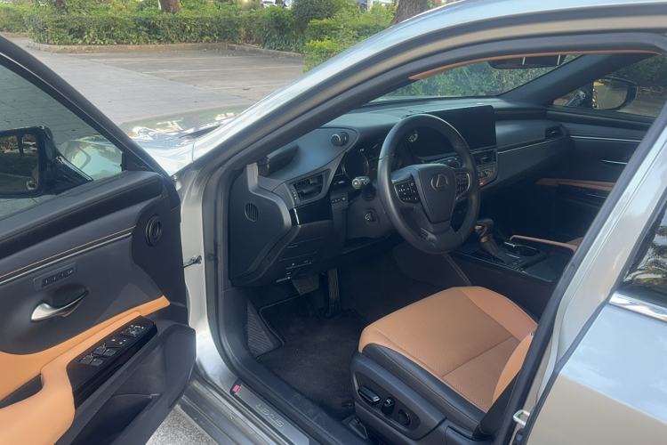 Used Lexus ES 2024 200 Premium Edition Interior 1