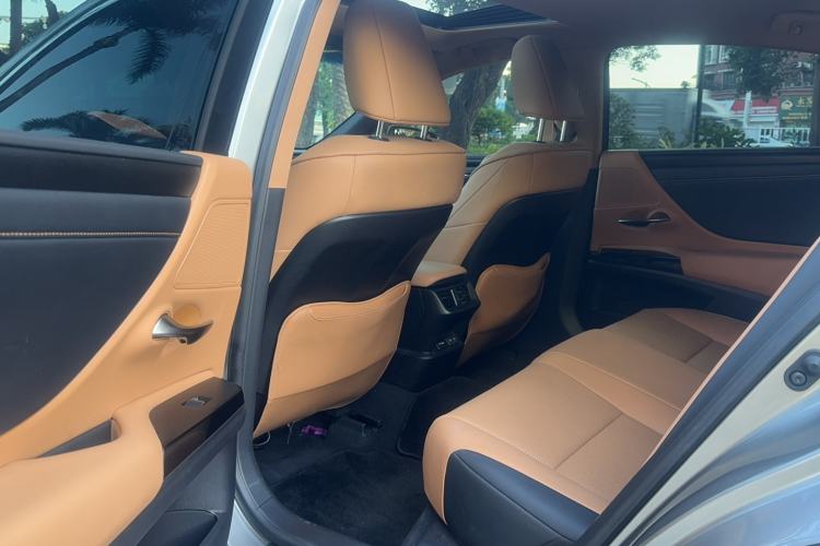 Used Lexus ES 2024 200 Premium Edition Interior 2