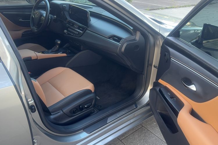 Used Lexus ES 2024 200 Premium Edition Interior 3