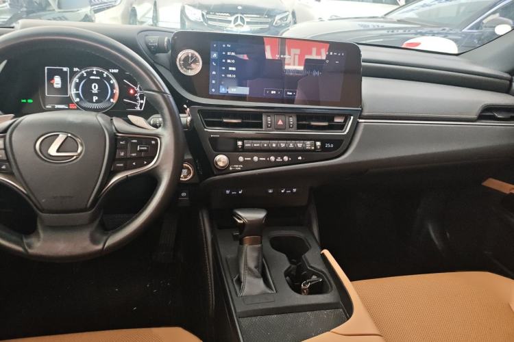 Used Lexus ES 2024 200 Premium Edition Interior 4