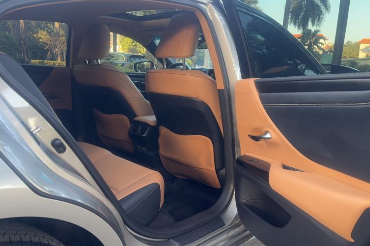 Used Lexus ES 2024 200 Premium Edition Interior 4