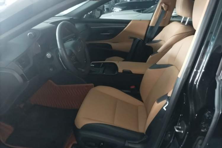 Used Lexus ES 2024 200 Premium Edition Left Front Seat