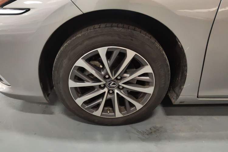 Used Lexus ES 2024 200 Premium Edition Left Front Wheel Hub