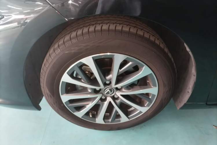 Used Lexus ES 2024 200 Premium Edition Left Front Wheel Hub