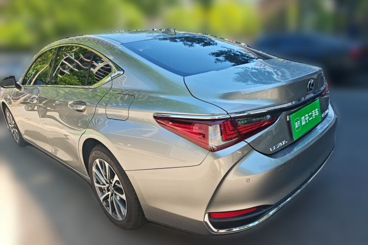 Used Lexus ES 2024 200 Premium Edition Rear Left 45 Deg