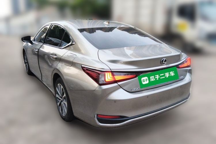 Used Lexus ES 2024 200 Premium Edition Rear Left 45 Deg