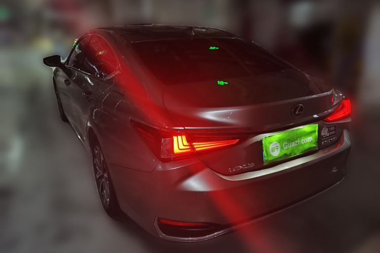 Used Lexus ES 2024 200 Premium Edition Rear Left 45 Deg