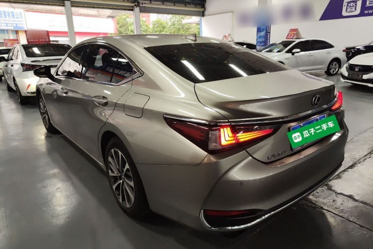 Used Lexus ES 2024 200 Premium Edition Rear Left 45 Deg