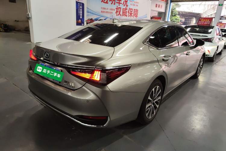 Used Lexus ES 2024 200 Premium Edition Rear Right 45 Deg