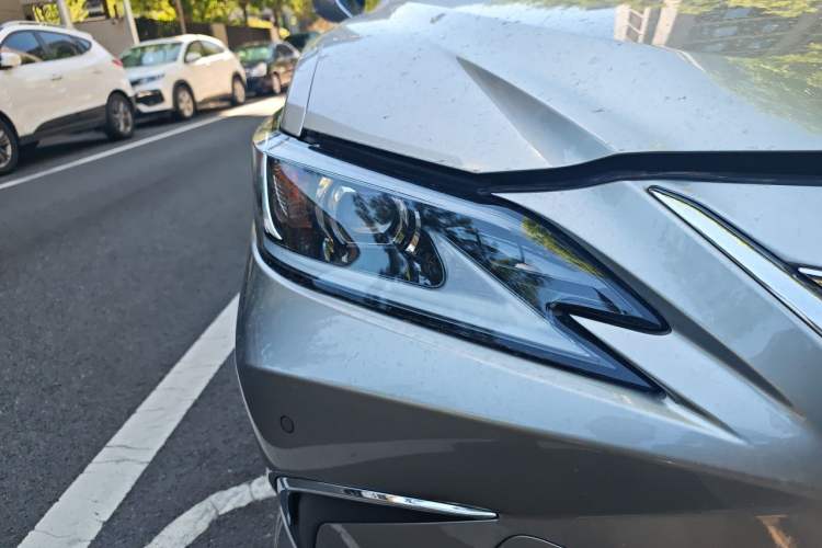Used Lexus ES 2024 200 Premium Edition Right Front Headlight
