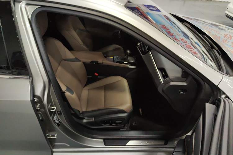 Used Lexus ES 2024 200 Premium Edition Right Front Seat