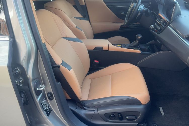 Used Lexus ES 2024 200 Premium Edition Right Front Seat