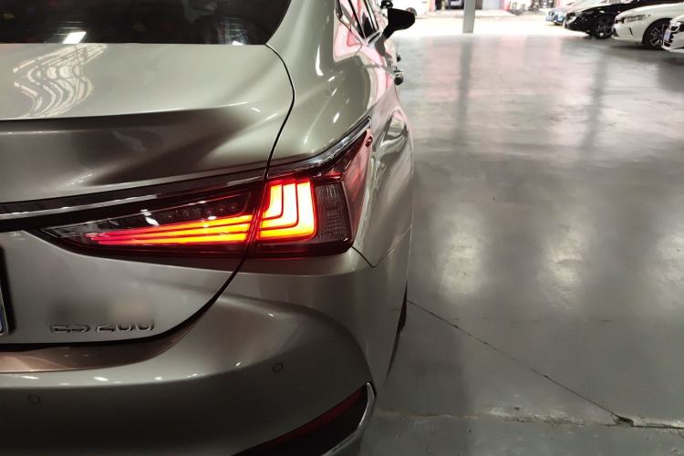 Used Lexus ES 2024 200 Premium Edition Right Rear Taillight