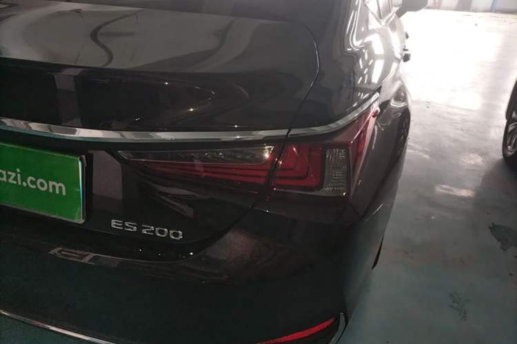 Used Lexus ES 2024 200 Premium Edition Right Rear Taillight