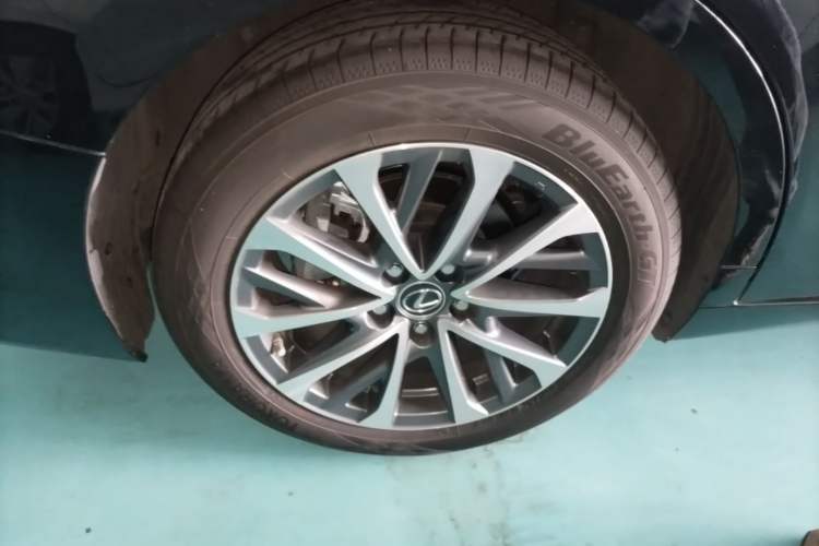 Used Lexus ES 2024 200 Premium Edition Right Rear Wheel Hub