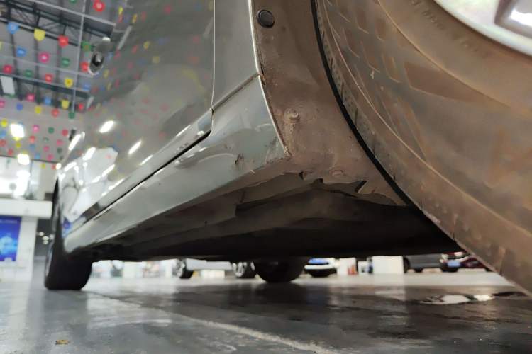 Used Lexus ES 2024 200 Premium Edition Right Side Sill