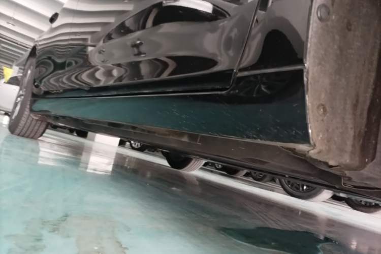 Used Lexus ES 2024 200 Premium Edition Right Side Sill