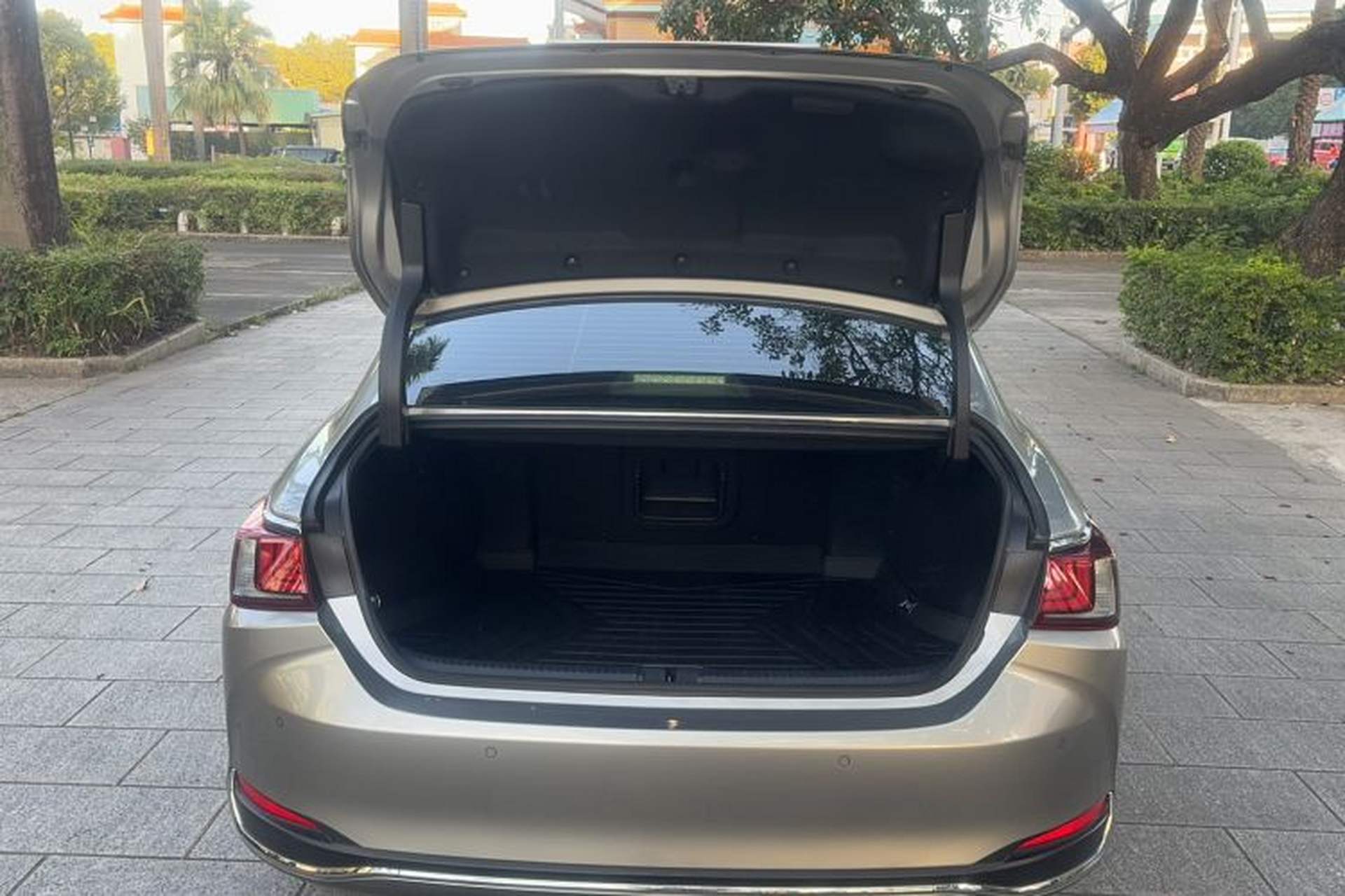 Used Lexus ES 2024 200 Premium Edition Trunk