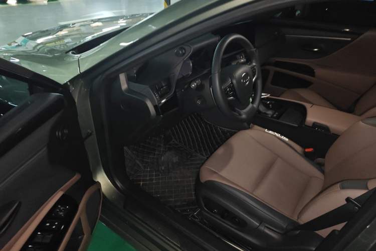 Used Lexus ES 2024 200 Premium Edition Driver Seat