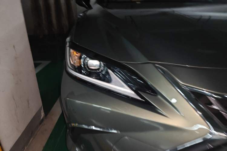 Used Lexus ES 2024 200 Premium Edition Right Front Headlight