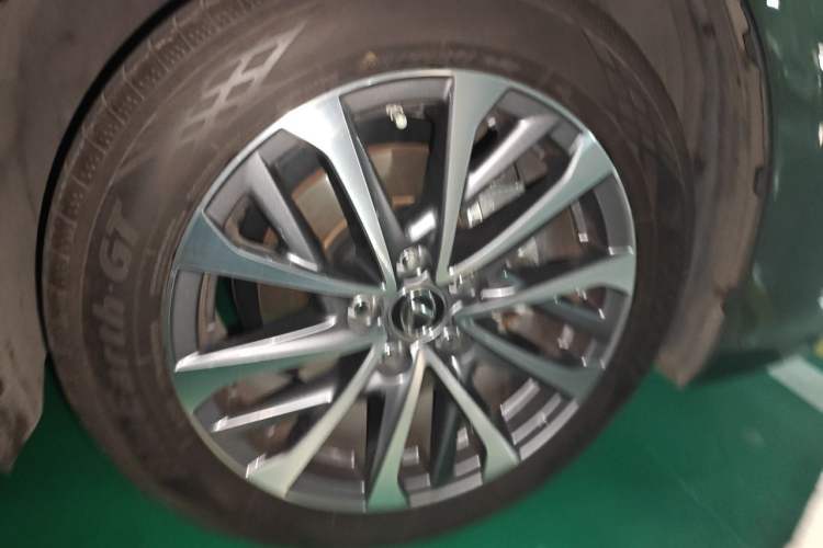 Used Lexus ES 2024 200 Premium Edition Right Front Wheel Hub