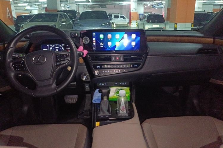 Used Lexus ES 2024 200 Premium Edition Center Console