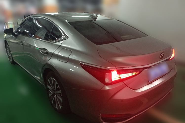 Used Lexus ES 2024 200 Premium Edition Rear Left 45 Deg