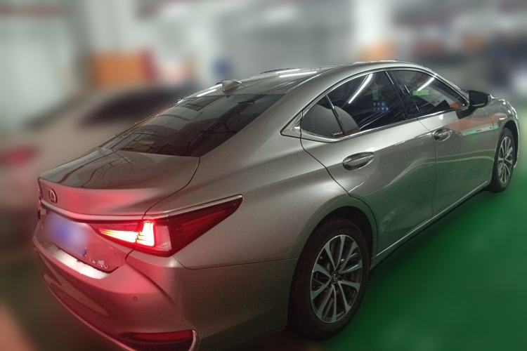 Used Lexus ES 2024 200 Premium Edition Rear Right 45 Deg