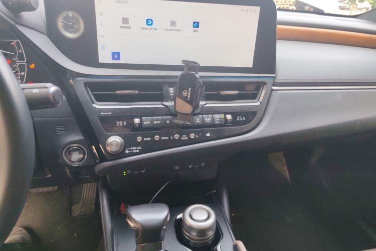 Used Lexus ES 2024 200 Premium Edition Audio And AC Panel