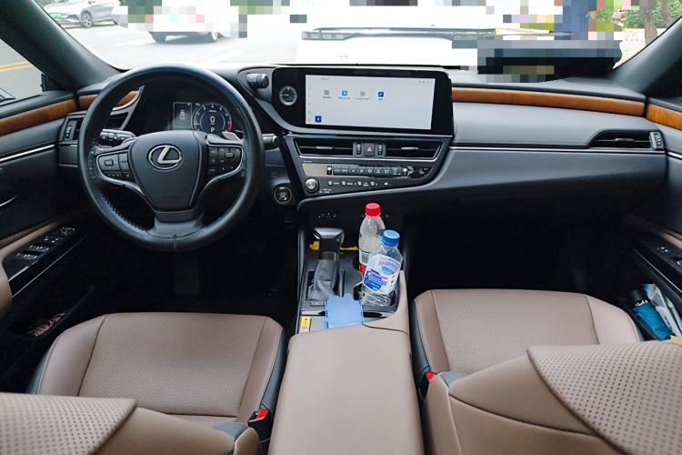 Used Lexus ES 2024 200 Premium Edition Center Console
