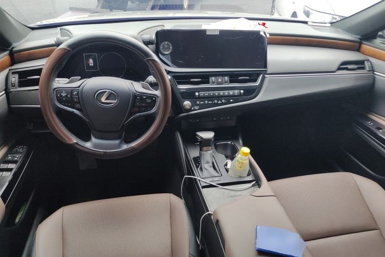 Used Lexus ES 2024 200 Premium Edition Center Console