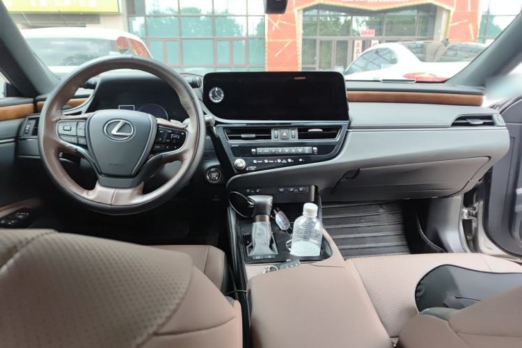 Used Lexus ES 2024 200 Premium Edition Center Console