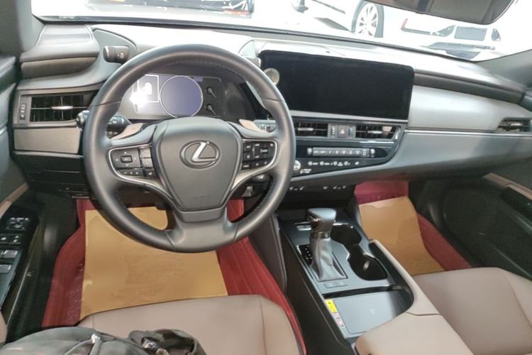 Used Lexus ES 2024 200 Premium Edition Center Console