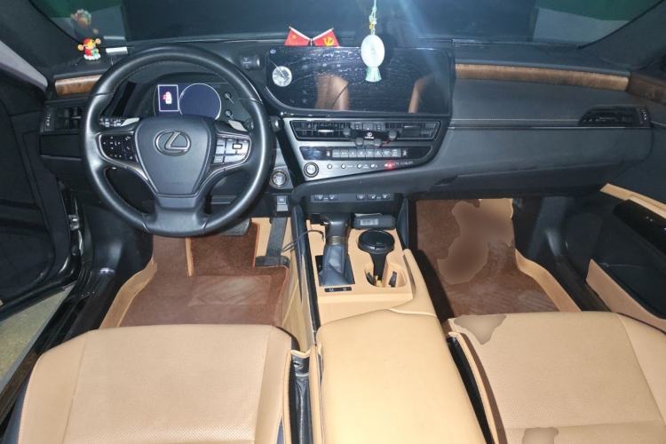 Used Lexus ES 2024 200 Premium Edition Center Console