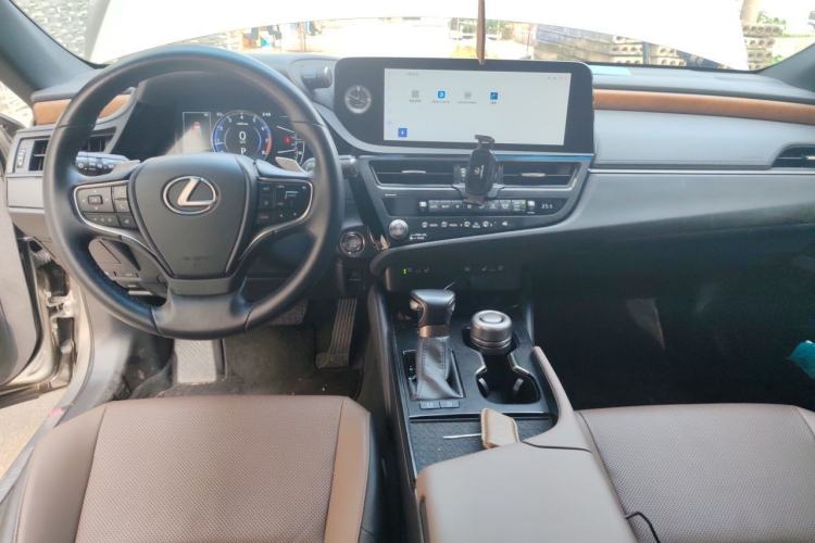 Used Lexus ES 2024 200 Premium Edition Center Console