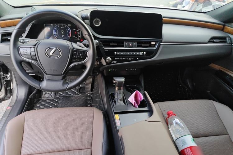 Used Lexus ES 2024 200 Premium Edition Center Console